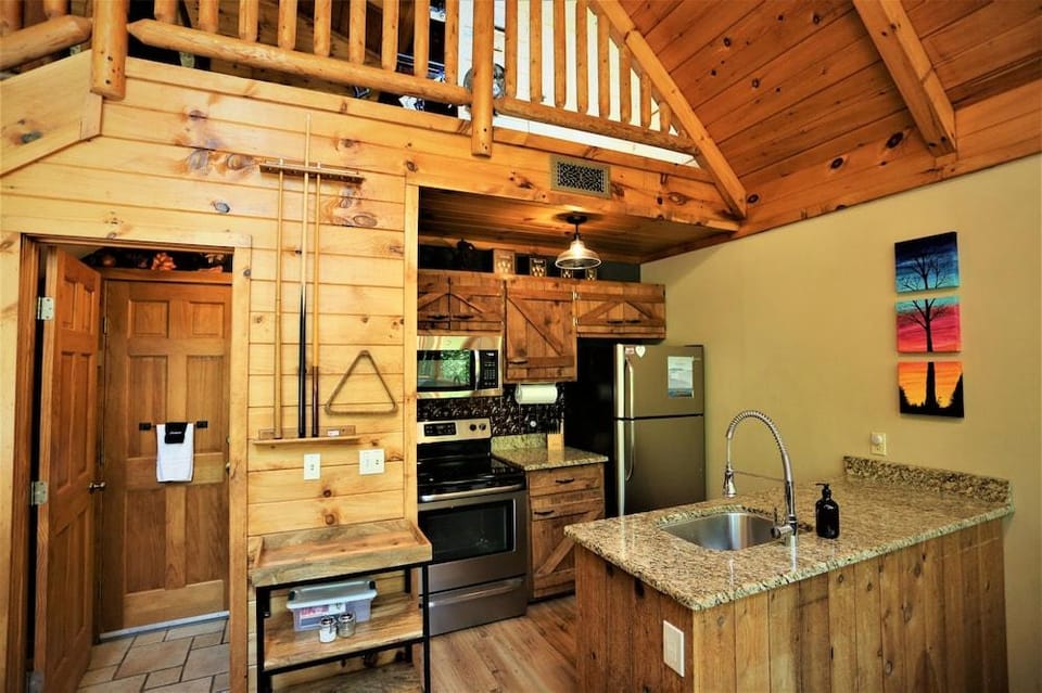 Always & Forever 1 Bedroom Cabin by RedAwning Hotel in Pigeon Forge