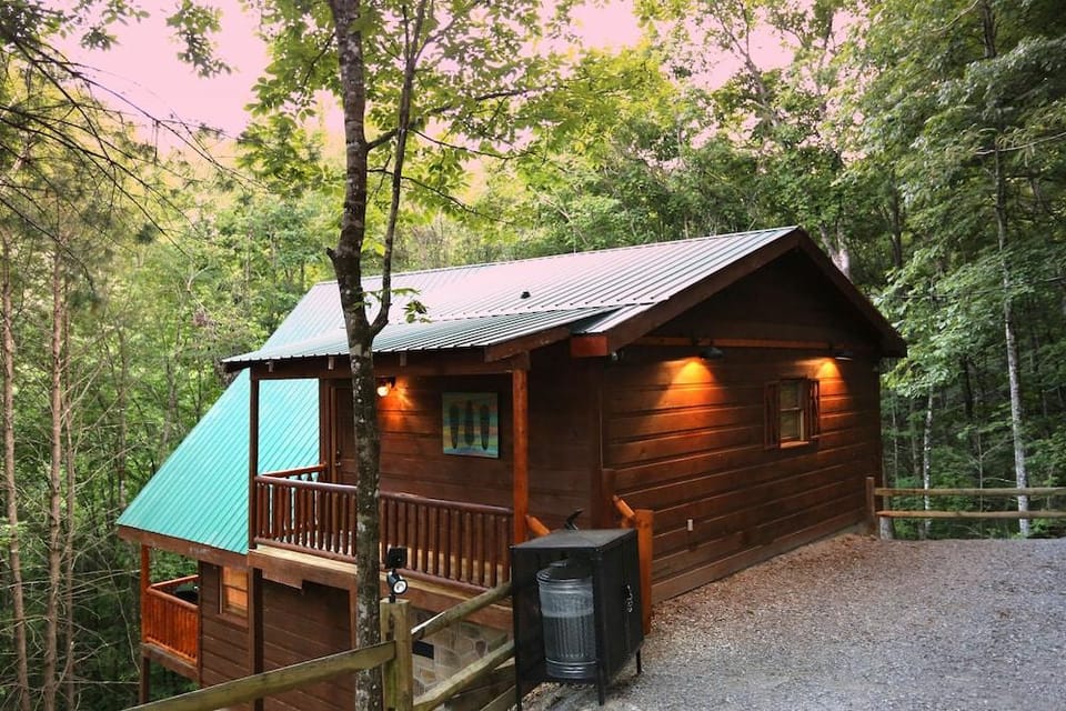 Always & Forever 1 Bedroom Cabin by RedAwning Hotel in Pigeon Forge