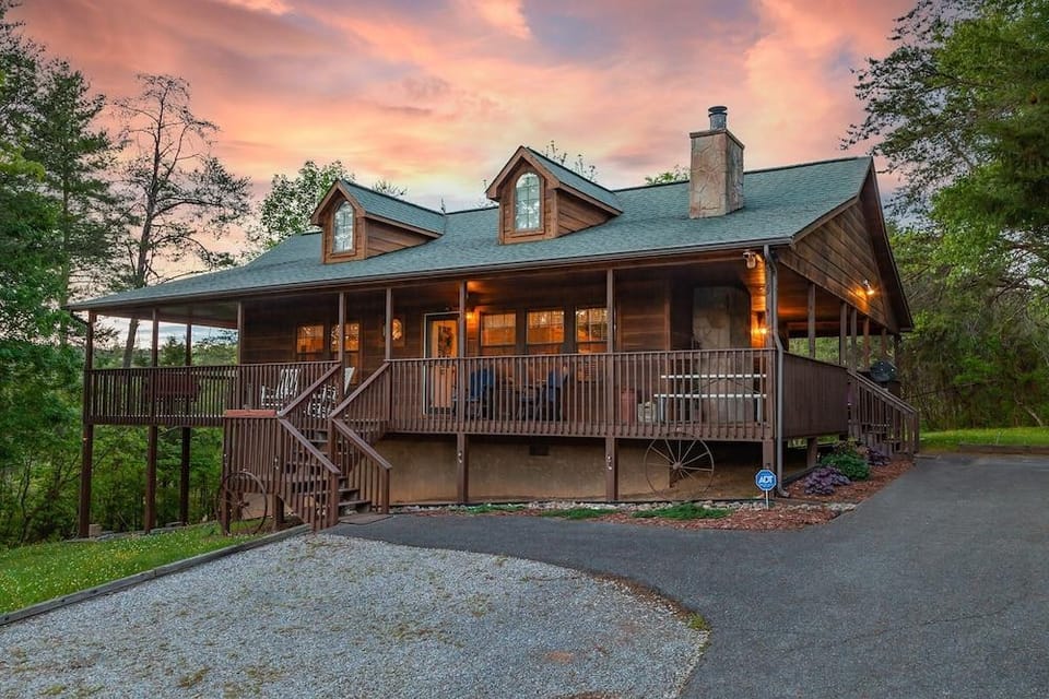 Inspiration Point 1 Bedroom 1 Bathroom Cabin Hotel in Pigeon Forge