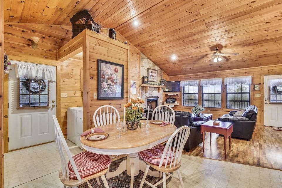 Inspiration Point 1 Bedroom 1 Bathroom Cabin Hotel in Pigeon Forge