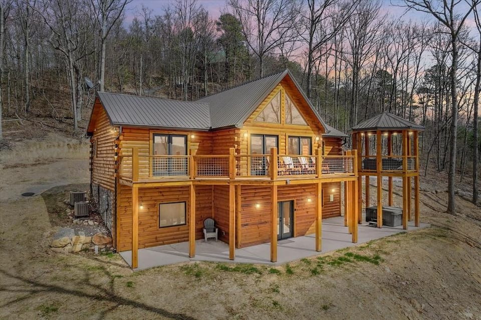 Above The Summit 5 Bedroom Cabin by RedAwning Hotel in Sevier County