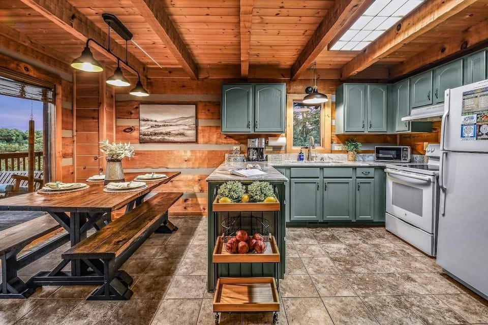 A-bluff & Beyond 2 Bedroom Cabin by RedAwning Hotel in Pigeon Forge