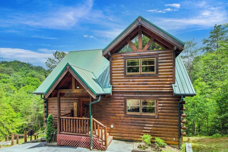 Wilderness Lodge 3 Bedroom Cabin by RedAwning Hotel in Pigeon Forge