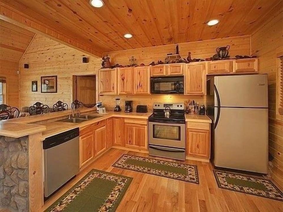 Majestic Springs Lodge 3 Bedroom Cabin by RedAwning Hotel in Pittman Center