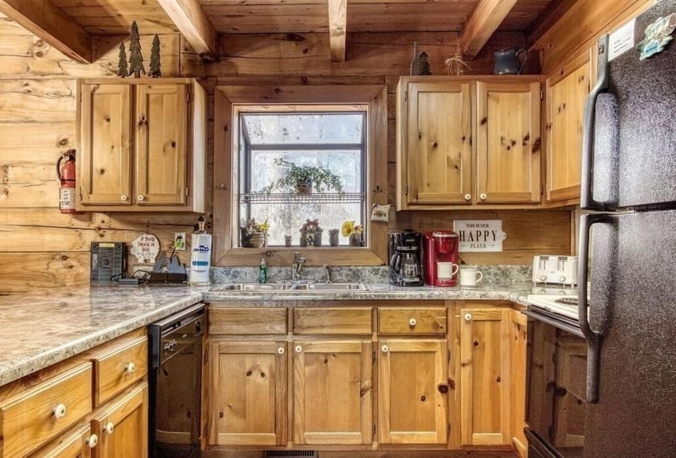A Place In Time 2 Bedroom Cabin by RedAwning Hotel in Pigeon Forge