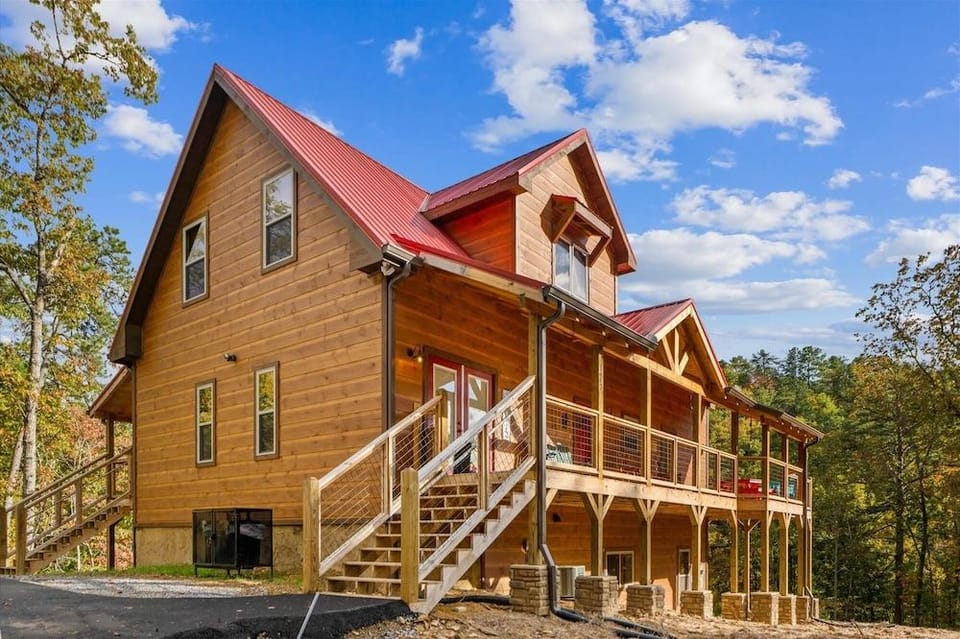 Hidden Cove Chalet 5 Bedroom Cabin by RedAwning Hotel in Sevier County