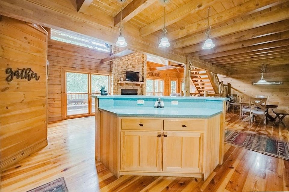 Absolute Bearadise 3 Bedroom Cabin by RedAwning Hotel in Sevier County