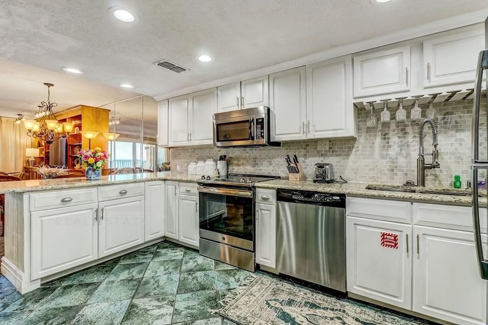 Redecorated Foreshore Condo with Spacious Balcony by RedAwning Hotel in Fernandina Beach