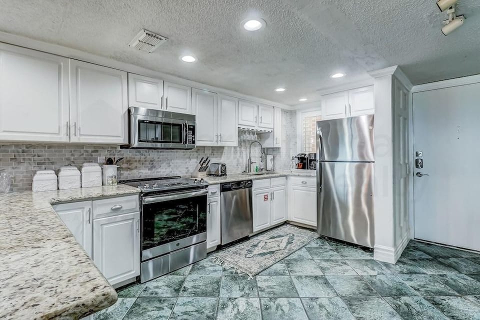 Redecorated Foreshore Condo with Spacious Balcony by RedAwning Hotel in Fernandina Beach