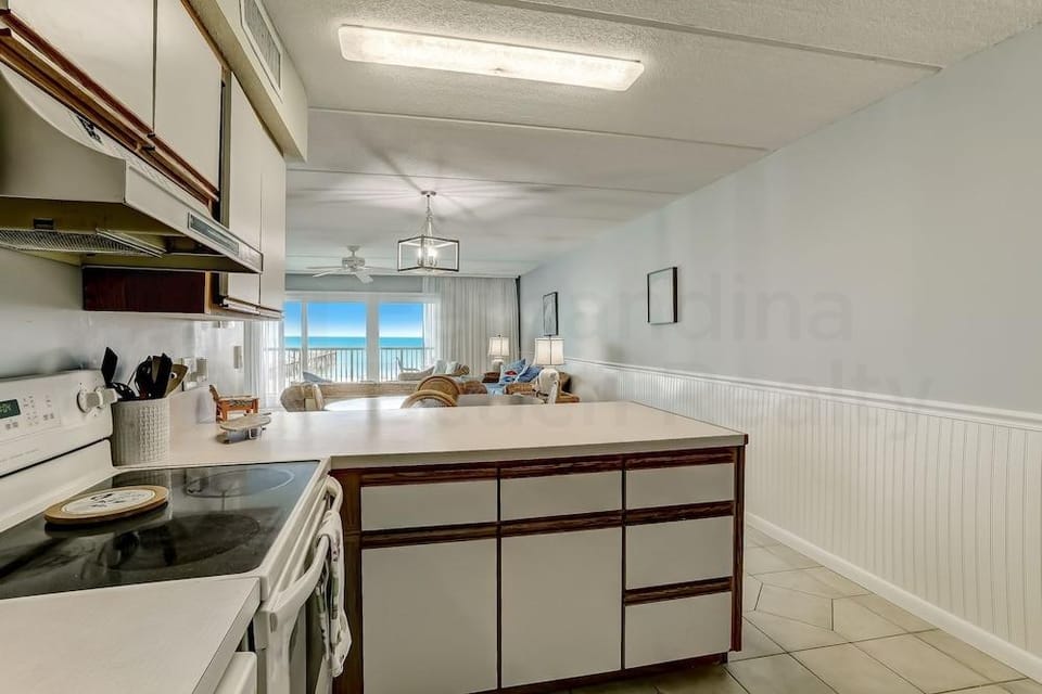 Convenience Direct Oceanfront Condo with Private Balcony by RedAwning Hotel in Fernandina Beach