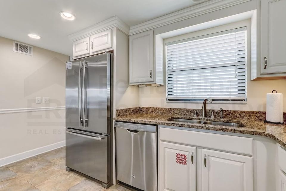 Upper unit Overlooking the Beautiful Outdoor Space and Pier by RedAwning Hotel in Fernandina Beach