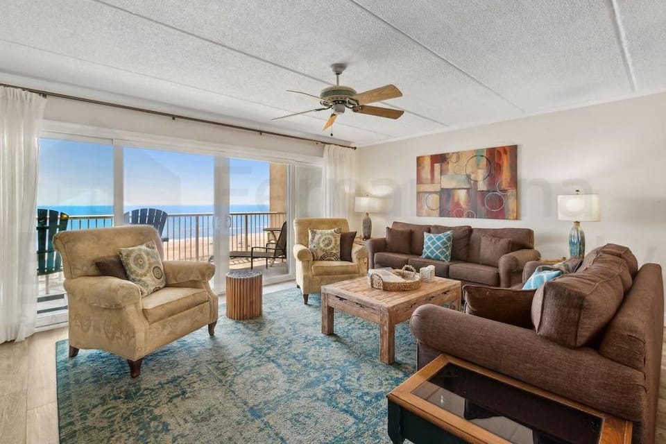 Upper Unit Condo Overlooking Both the Ocean Pier and Swimming Pool by RedAwning Hotel in Fernandina Beach