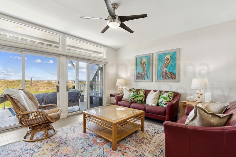 Oceanside Townhouse with Ocean View and Access to the Deck by RedAwning Hotel in Fernandina Beach