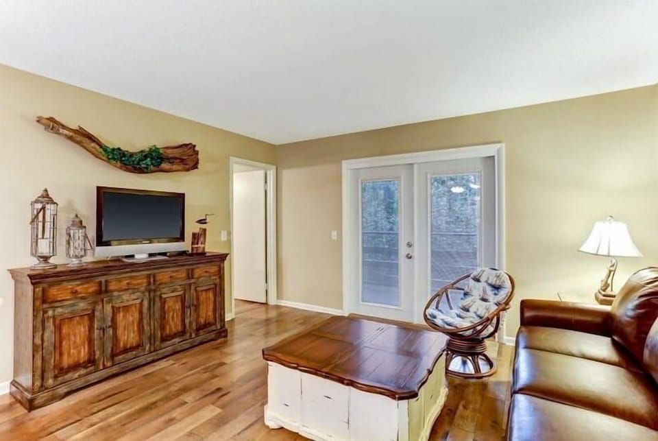 Amelia Landings Condo, Easy Access to the Pool and Short Walk to the Beach by RedAwning Hotel in Fernandina Beach