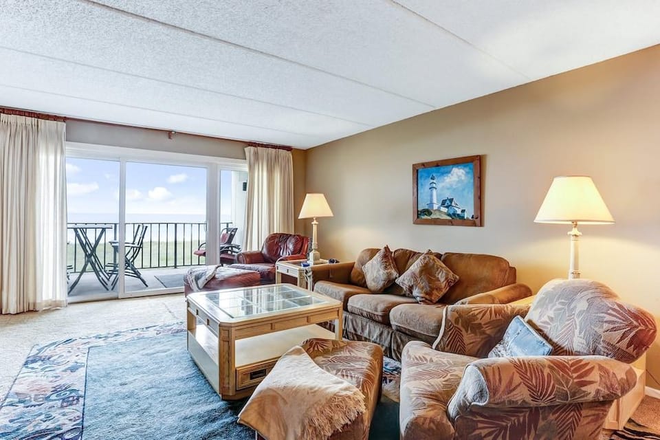 Recently Renovated Ocean Front Condo by RedAwning Hotel in Fernandina Beach