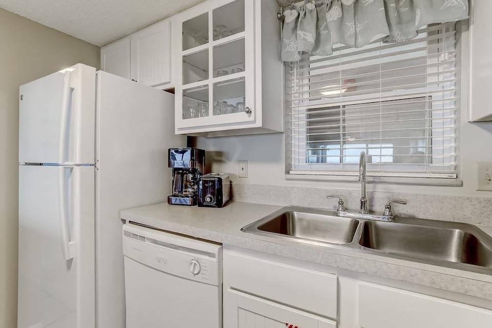 Enhanced Unit with Awesome View of Atlantic from Private Balcony by RedAwning Hotel in Fernandina Beach