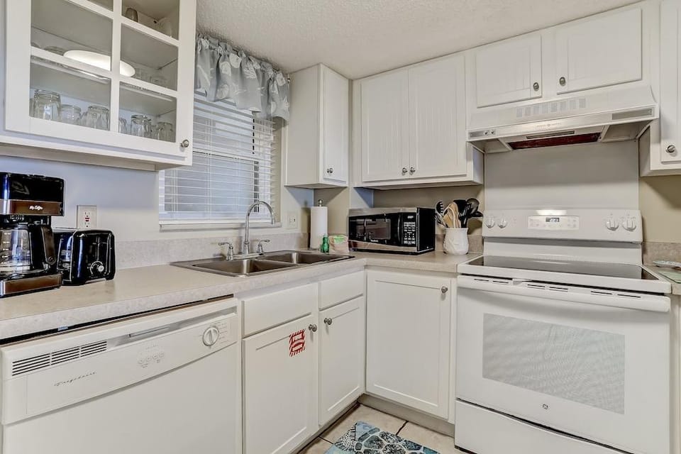 Enhanced Unit with Awesome View of Atlantic from Private Balcony by RedAwning Hotel in Fernandina Beach