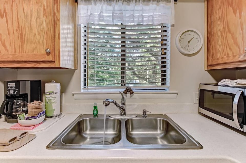 Secluded Condo with Peaceful Wooded Views and Easy Access to the Beach by RedAwning Hotel in Fernandina Beach
