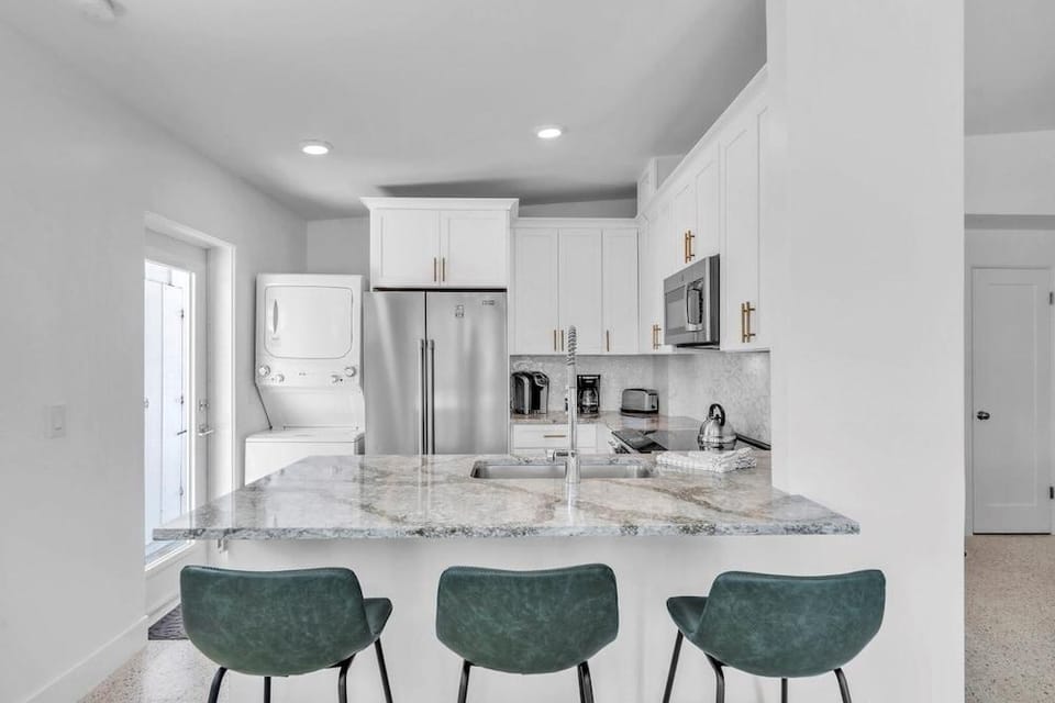 The Palm Leaf 3 Bedroom Home by RedAwning Hotel in Anna Maria Island