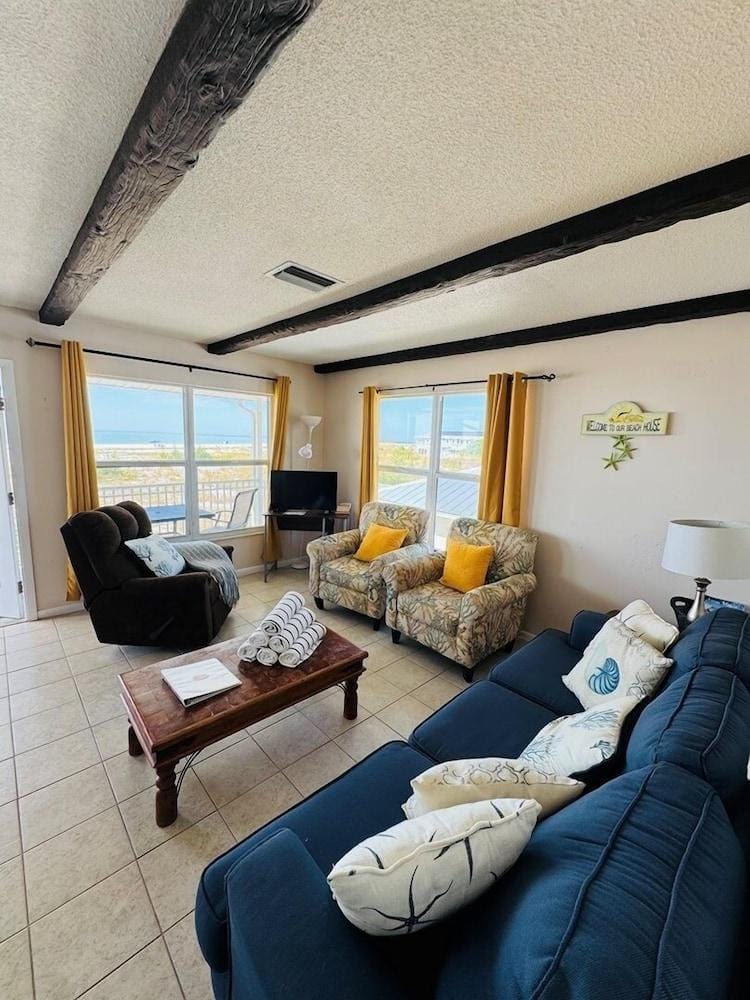 763 North Shore Upstairs 3 Bedroom Apts by RedAwning Hotel in Anna Maria Island