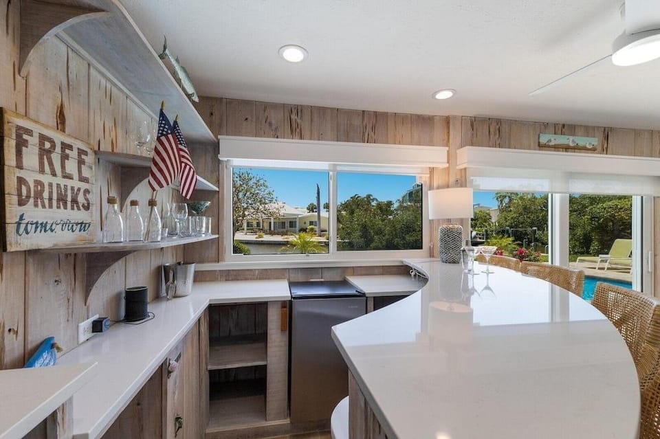 Gladiolus On The Water 3 Bedroom Home by RedAwning Hotel in Anna Maria Island