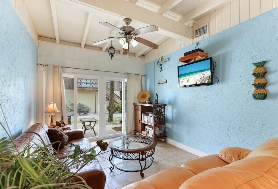 Island Gem A 2 Bedroom Villa by RedAwning Hotel in Anna Maria Island