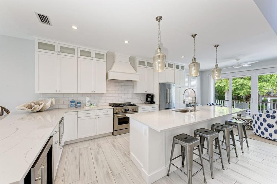 Reef Romance managed by Beach Retreats Hotel in Holmes Beach