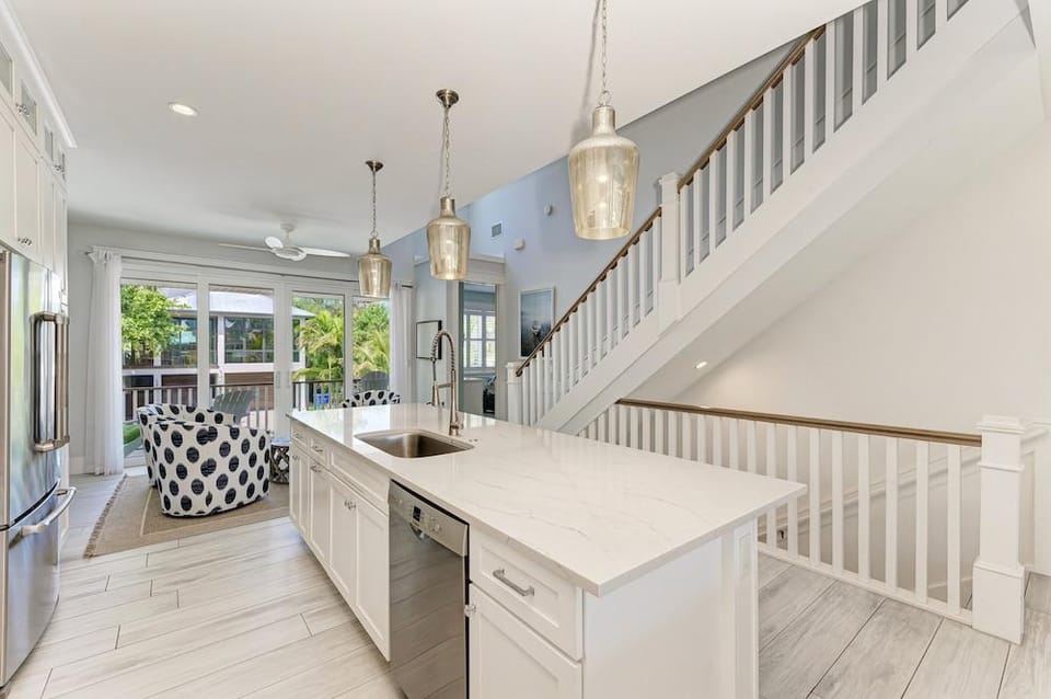 Reef Romance managed by Beach Retreats Hotel in Holmes Beach