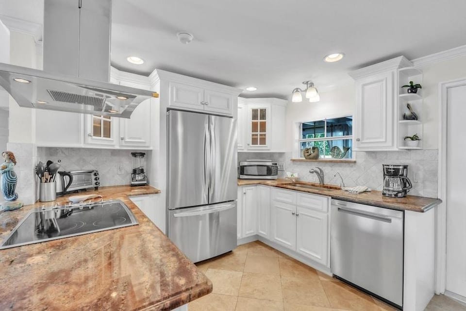 Manatee Manor 2 Bedroom Home by RedAwning Hotel in Anna Maria Island