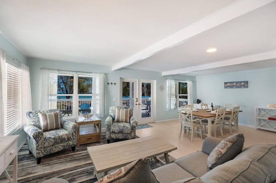 Coquina Cottage B 2 Bedroom Home by RedAwning Hotel in Anna Maria Island