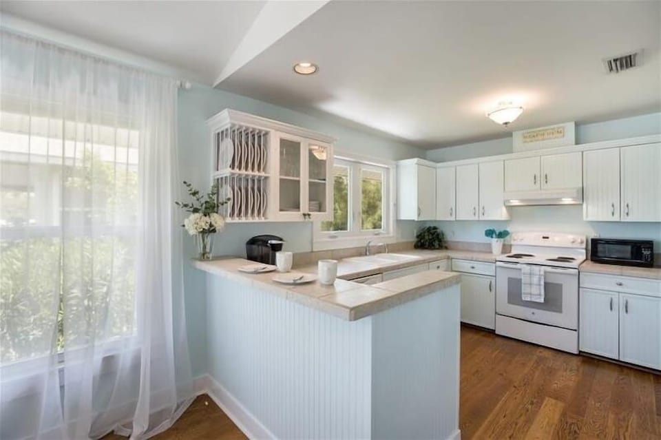Coconut 3 Bedroom Home by RedAwning Hotel in Anna Maria Island