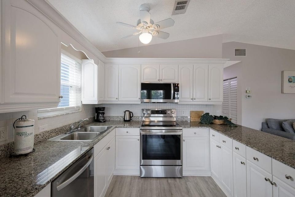 Canario  3 Bedroom Home by RedAwning Hotel in Anna Maria Island