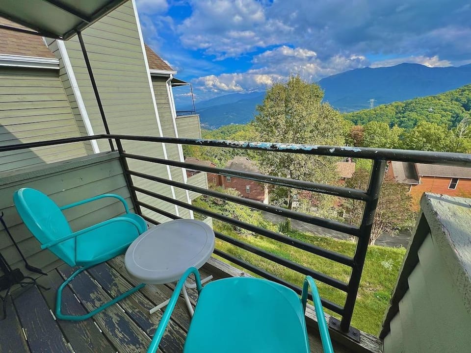 Smoky Top Summit 2 Bedroom Condo by RedAwning Hotel in Gatlinburg