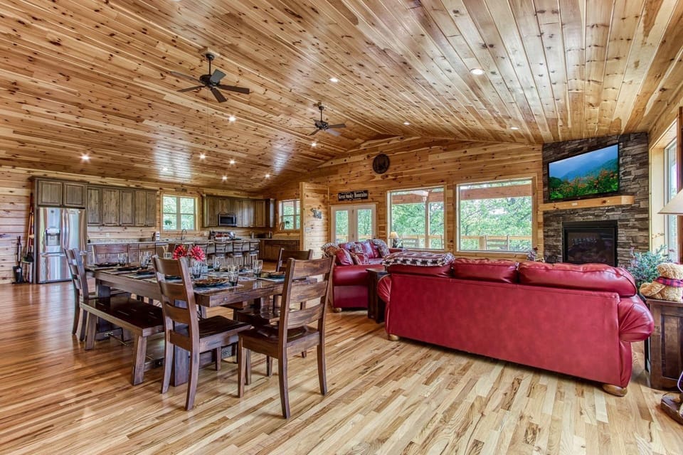 BRAND NEW BUILD 5 Bedroom, 5 Bath With 4,000 Sq Ft With Mountain View 5 Cabin by RedAwning Hotel in Gatlinburg