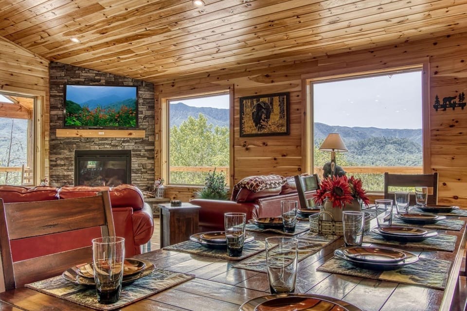 BRAND NEW BUILD 5 Bedroom, 5 Bath With 4,000 Sq Ft With Mountain View 5 Cabin by RedAwning Hotel in Gatlinburg