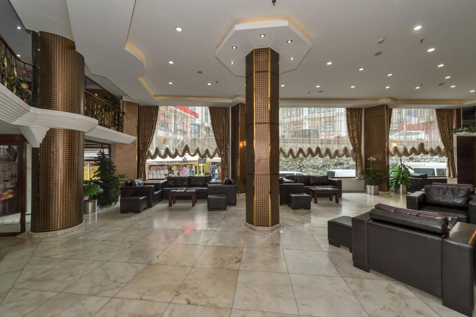 Shared lounge/TV area