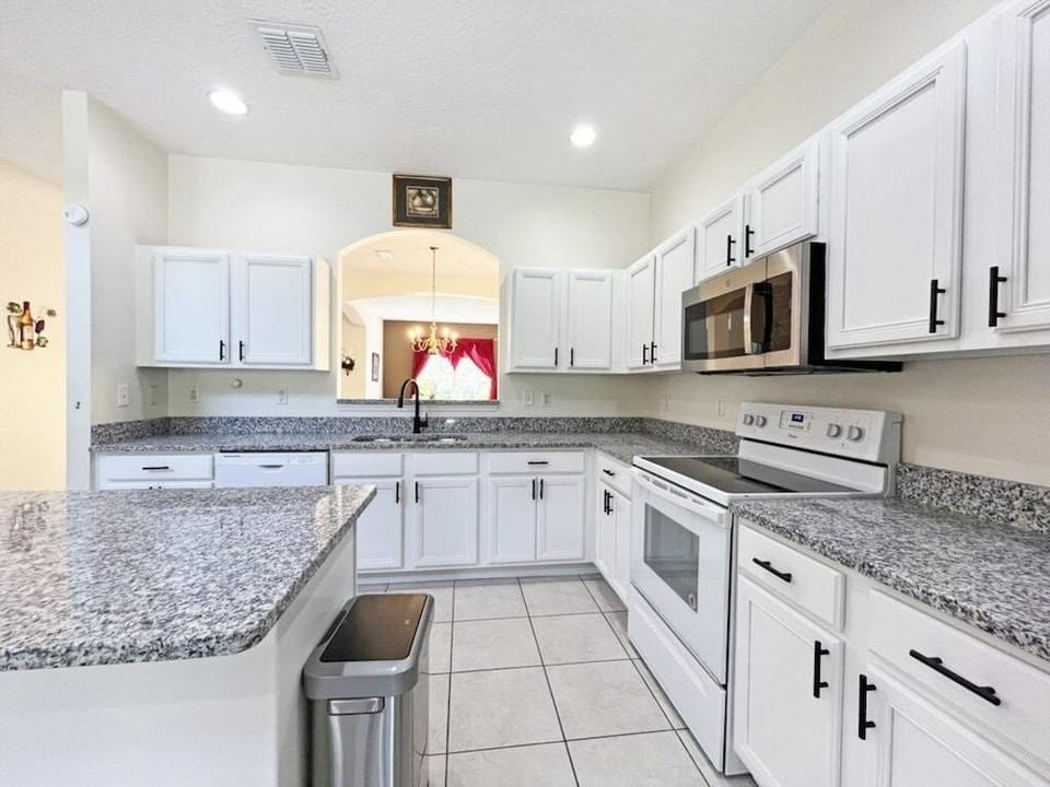 Golden Beach Villa 6 Bedroom Home by RedAwning Hotel in Kissimmee