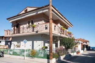 Sunrise Suite Olympiada - Luxury Beachfront Escape Hotel in Halkidiki