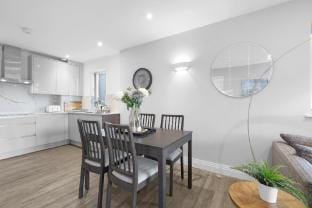 The Isleworth Garden Retreat | 3BR 2BA with Gated  Hotel in Isleworth