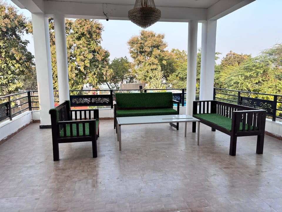 R D Palace and Resort Hotel in Lucknow