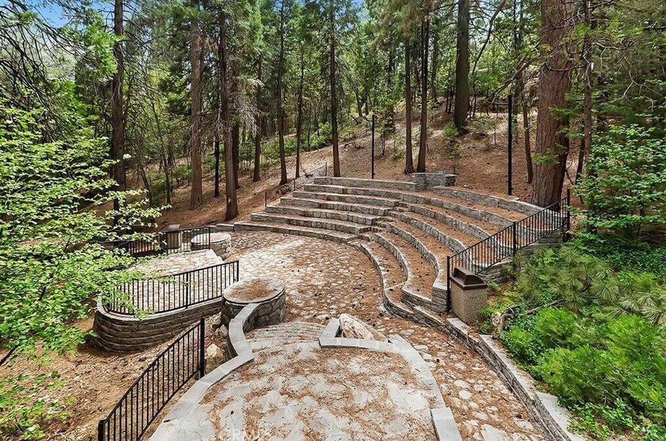Arrowhead Ranch Retreat and Conference Hotel in Lake Arrowhead