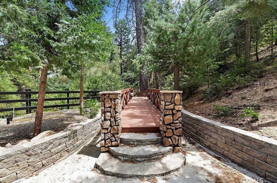 Arrowhead Ranch Retreat and Conference Hotel in Lake Arrowhead