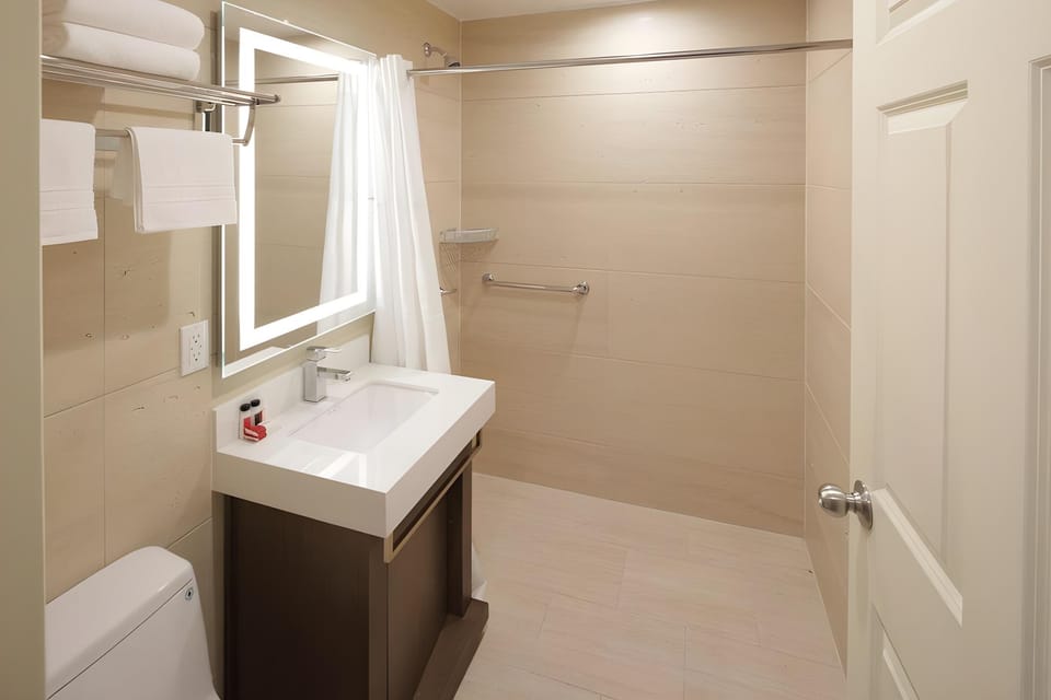 Mayfair Inn and Suites Hotel in Roosevelt Island