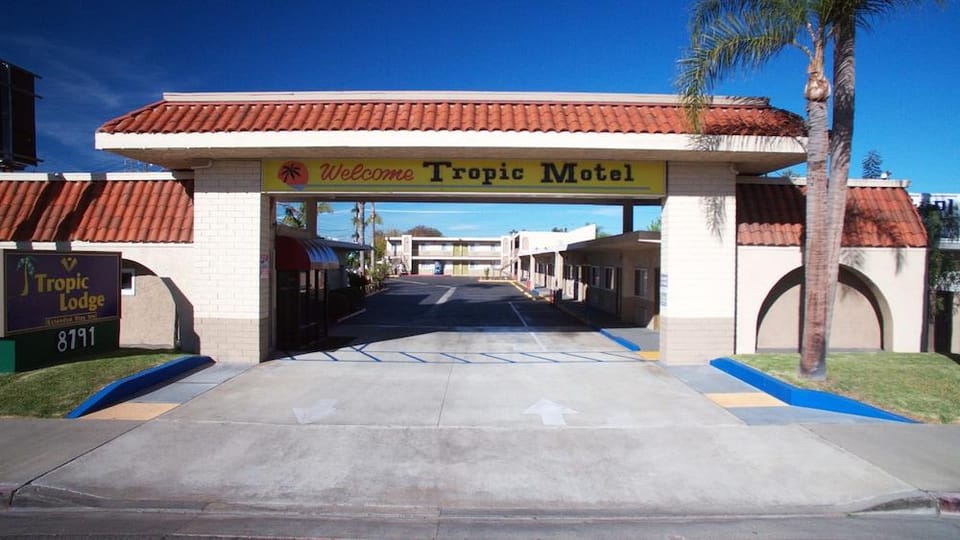 Tropic Lodge Motel in Stanton
