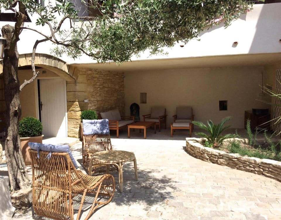 LOCUS AMOENUS Hotel in Provence-Alpes-Côte d'Azur