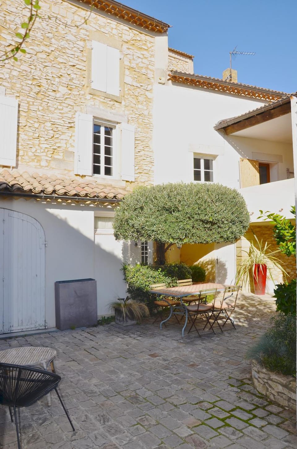 LOCUS AMOENUS Hotel in Provence-Alpes-Côte d'Azur