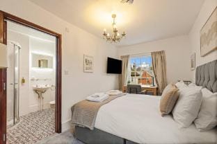 The George Inn Hotel Rooms - Room 5 Hotel in Wycombe District