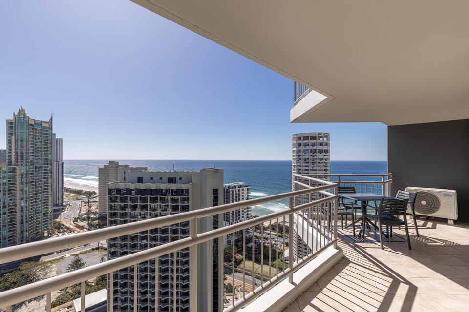 Mantra Crown Towers Surfers Paradise Hotel in Surfers Paradise Boulevard
