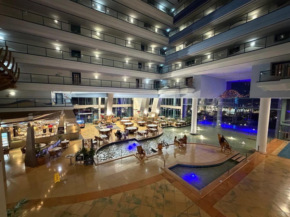 Mantra Crown Towers Surfers Paradise Hotel in Surfers Paradise Boulevard
