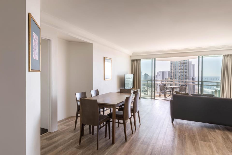 Mantra Crown Towers Surfers Paradise Hotel in Surfers Paradise Boulevard